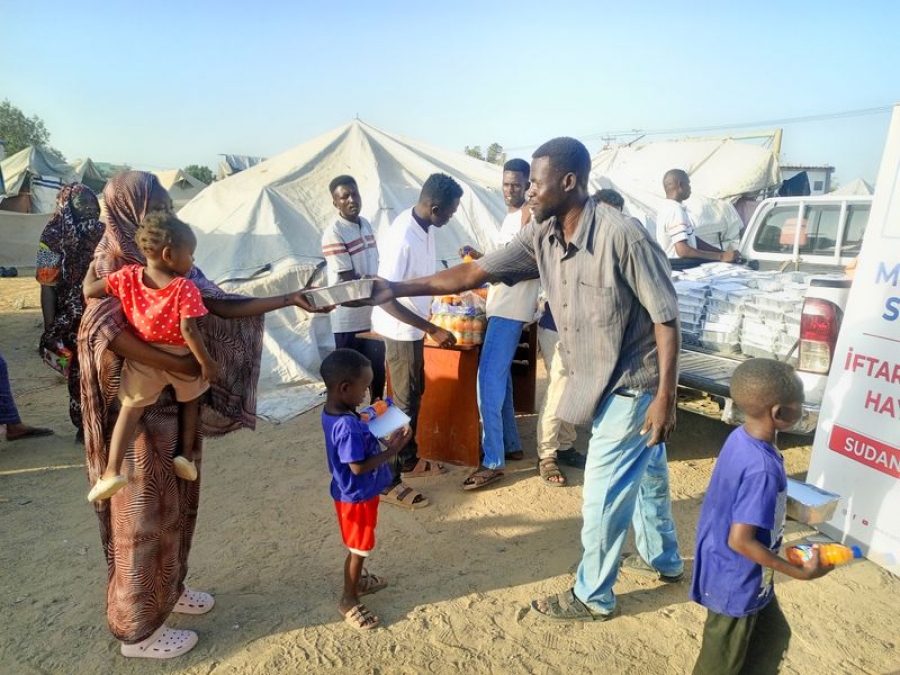 Sudan da Sıcak Yemek Dağıtımı